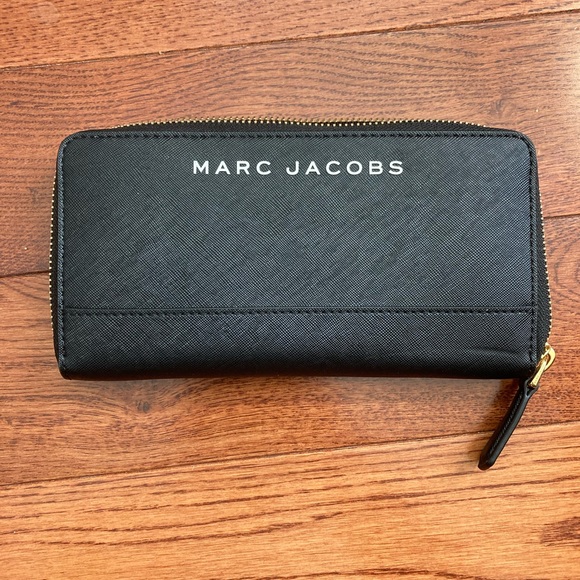 Marc Jacobs Handbags - Marc Jacobs Full Size Wallet